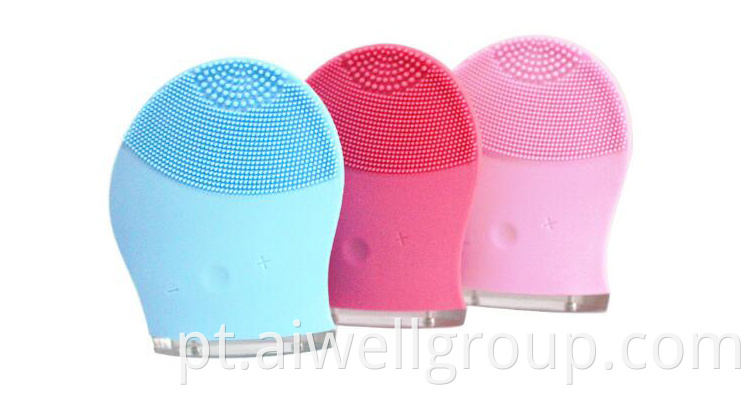 Ultrasonic facial brush cleaner